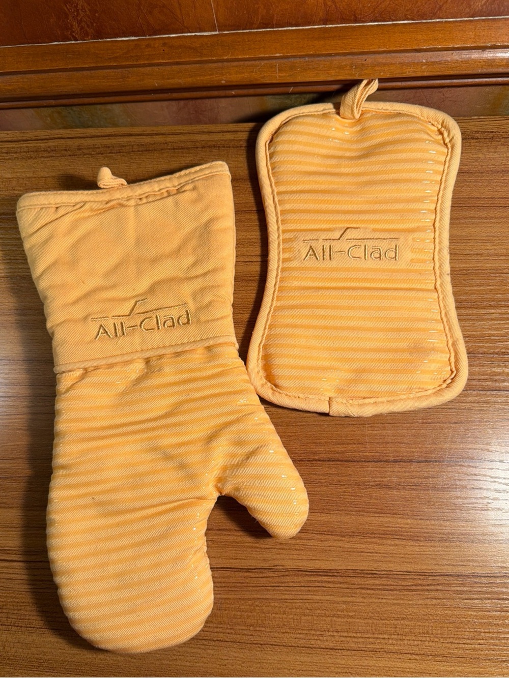 All-Clad Premium Silicone Oven Mitt Pot Holder Set Heat Resistant Yellow